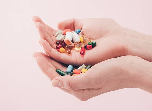 Milyen gyógyszerek rombolják még a bélflórát?